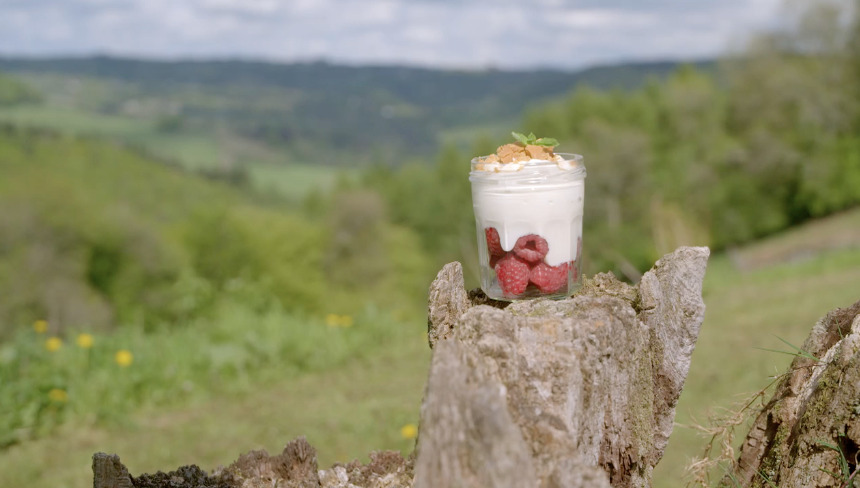 Raspberry Cheesecake in a Jar on Escape to the Farm